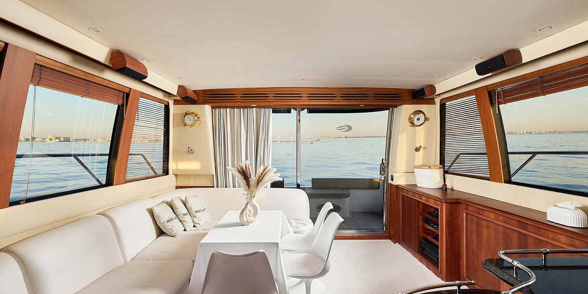 Аренда яхты Carver 60 Mila в Санкт-Петербурге